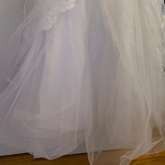 Gorgeous White Juniors Gown - Picture 3 of 8